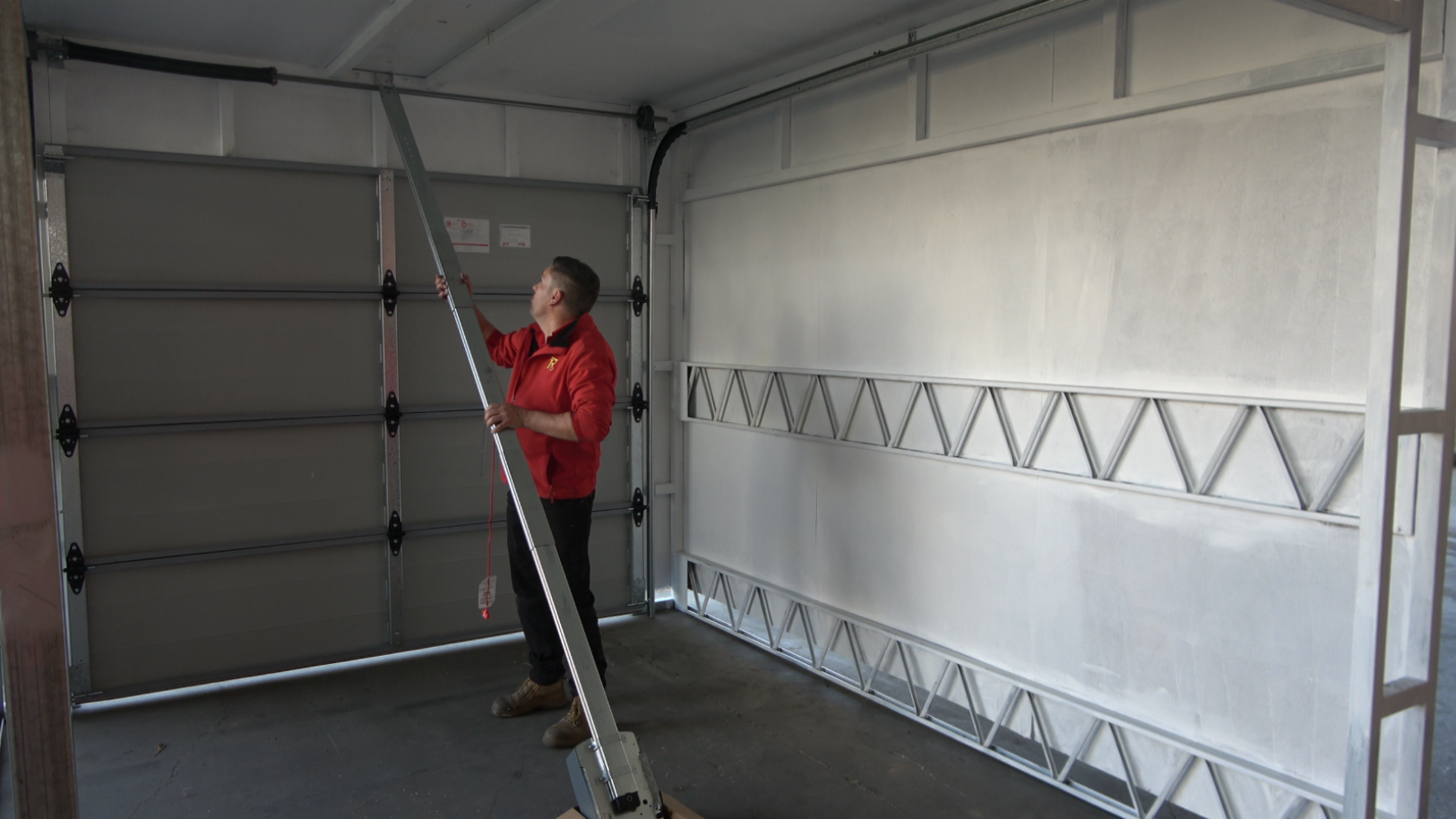 Connecting the Rail to the Wall Bracket