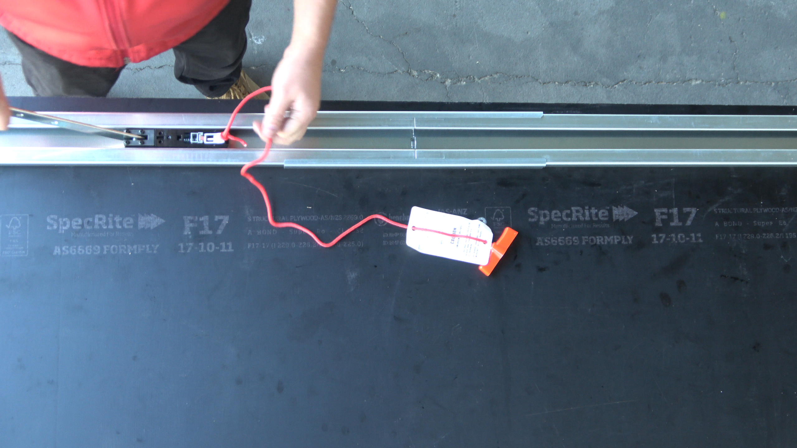 Attaching the Manual Release Cord